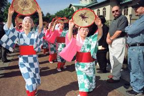 Yamagata women perform local dance in New York